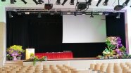 Blumenschmuck auf der Bühne in den Mainfrankensälen Veitshöchheim