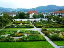 Übersicht über den Klostergarten der Franziskaner in Neukirchen