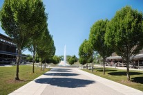 Sichtachse mit Springbrunnen, Allee und Gradierwerke 