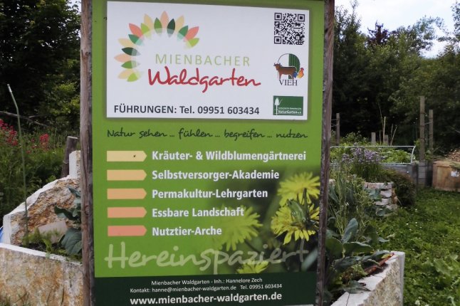Eingangsschild Mienbacher Waldgarten