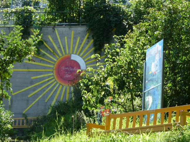 Meditationsgarten mit Glastafeln