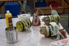 Kreative Nisthilfen für Wildbienen und Unterschlupfmöglichkeiten für Nützlinge