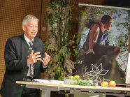 Dr. Otto Hünnerkopf bei seiner Rede.