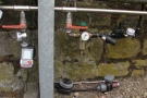 Bewässerungssysteme im Vergleich: Gardena (links), Rain Bird (rechts)