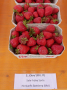 In einer Schale mit den Erdbeeren und davor steht ein Etikett mit dem Sortenname Clery