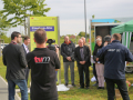 Medienvertreter mit Foto- und Filmkamera beim Aufnehmen der Veranstaltung.