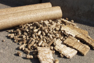 Pellets aus Miscanthus-Material.