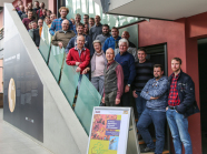 Die Teilnehmer des Forums beim Gruppenbild auf der Treppe im LWG-Foyer