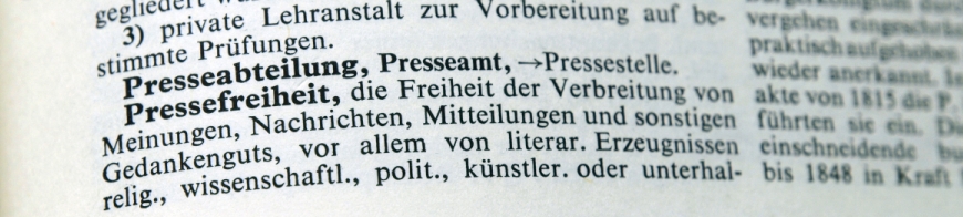 Textpassage aus dem Duden mit Presseabteilung, Presseamt und Pressestelle