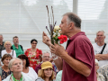 Klaus Körber bei seinem Vortrag vor vielen Besuchern im Gewächshaus.