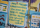 Detailaufnahme eines Spruches zum Weinbau auf dem Bocksbeutelkörper