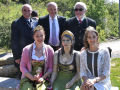 Weinbaupräsident Artur Steinmann, Landrat Eberhard Nuß, Regierungspräsident Dr. Paul Beinhofer mit Weinprinzessin und Weinkönigin